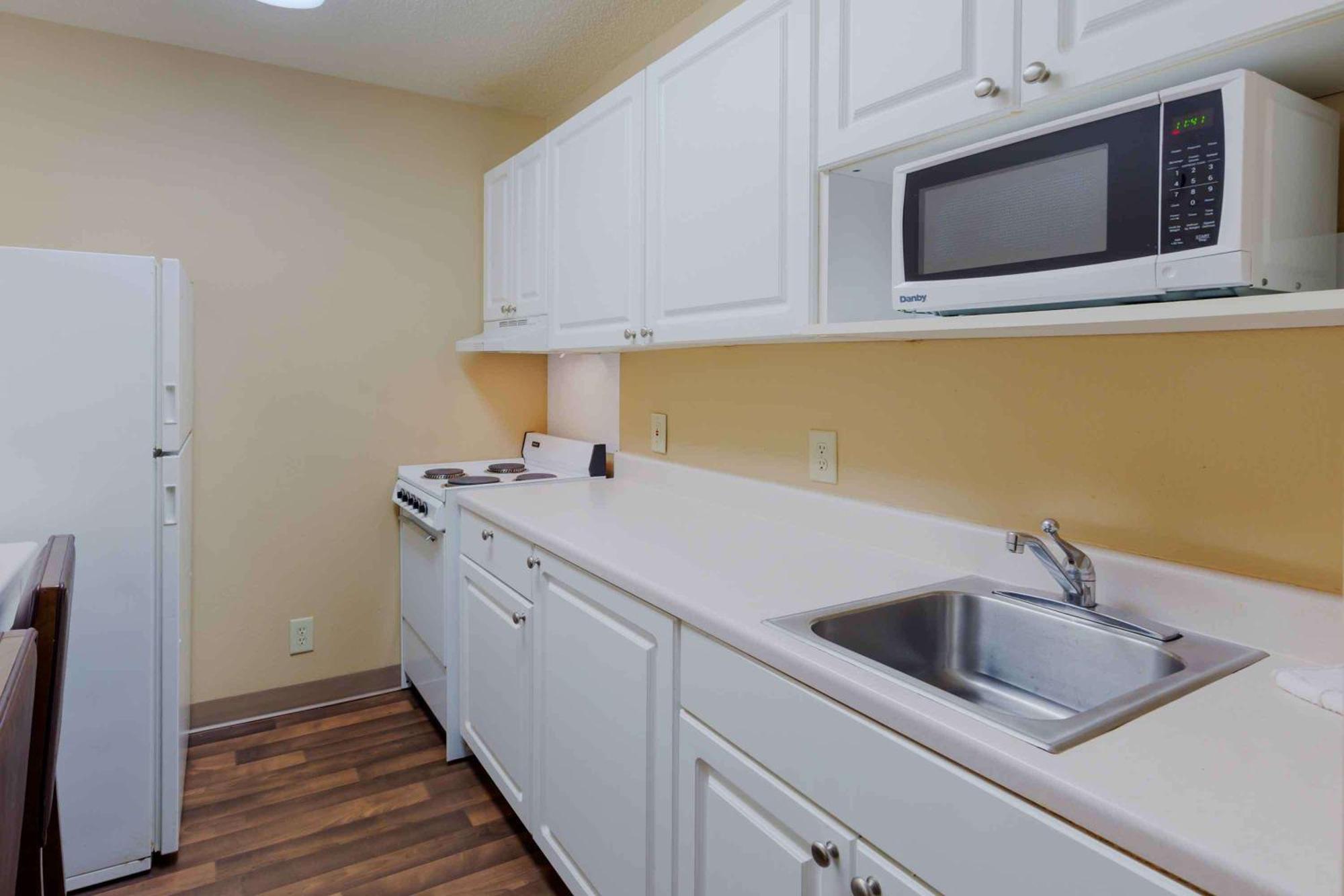Extended Stay America Select Suites - Raleigh - Rtp - 4610 Miami Blvd Дарем Экстерьер фото