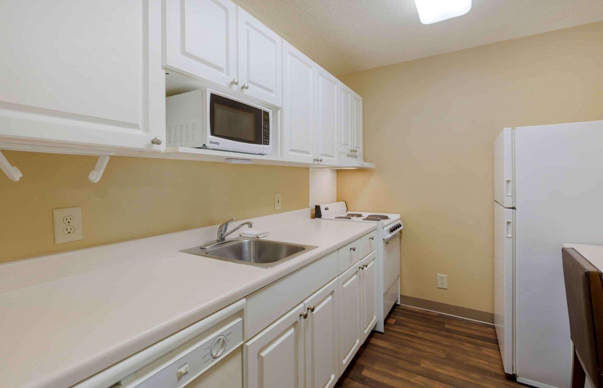 Extended Stay America Select Suites - Raleigh - Rtp - 4610 Miami Blvd Дарем Экстерьер фото
