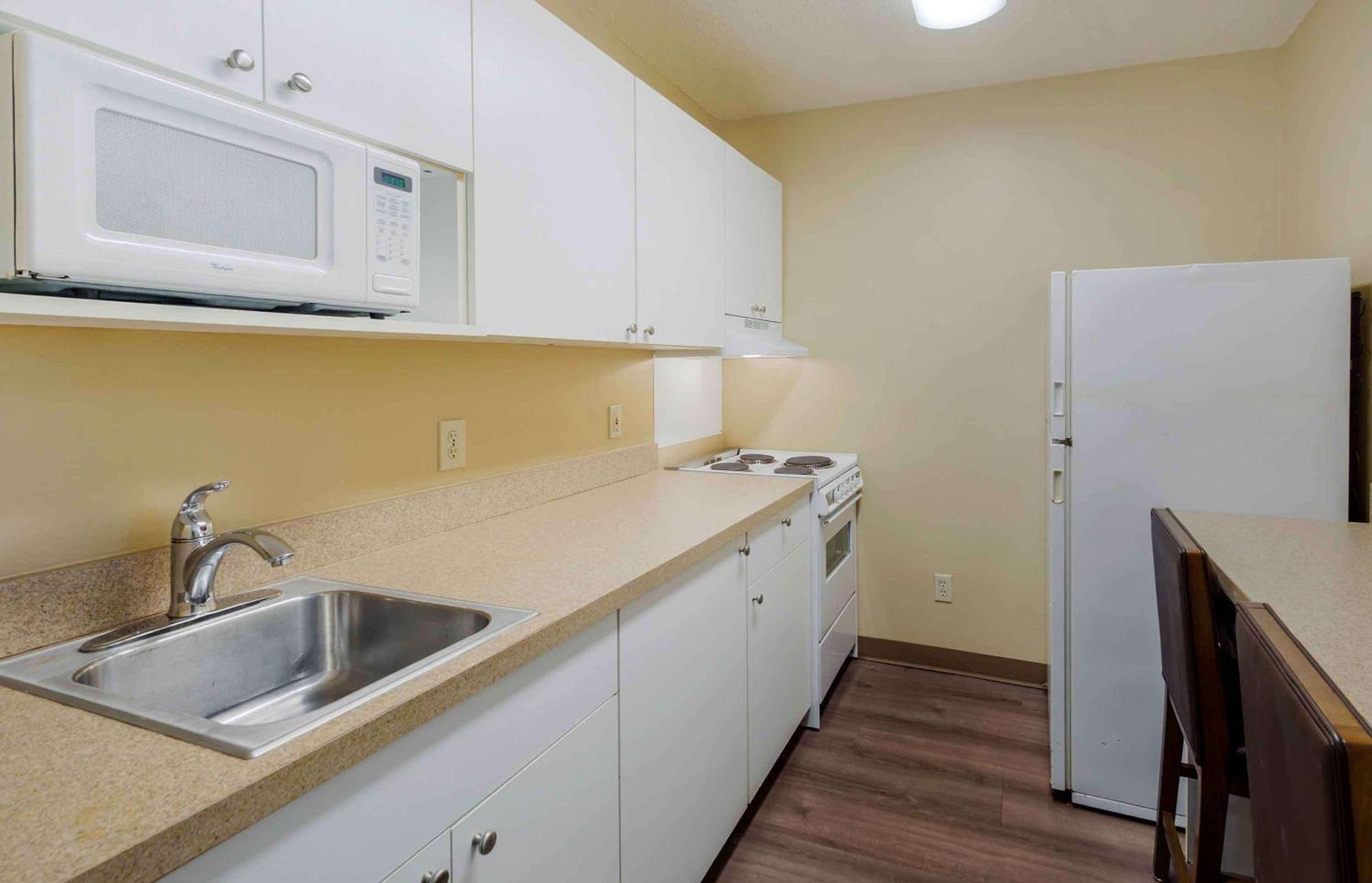 Extended Stay America Select Suites - Raleigh - Rtp - 4610 Miami Blvd Дарем Экстерьер фото