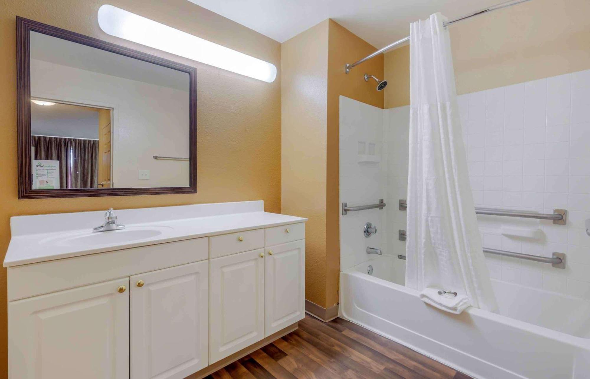 Extended Stay America Select Suites - Raleigh - Rtp - 4610 Miami Blvd Дарем Экстерьер фото