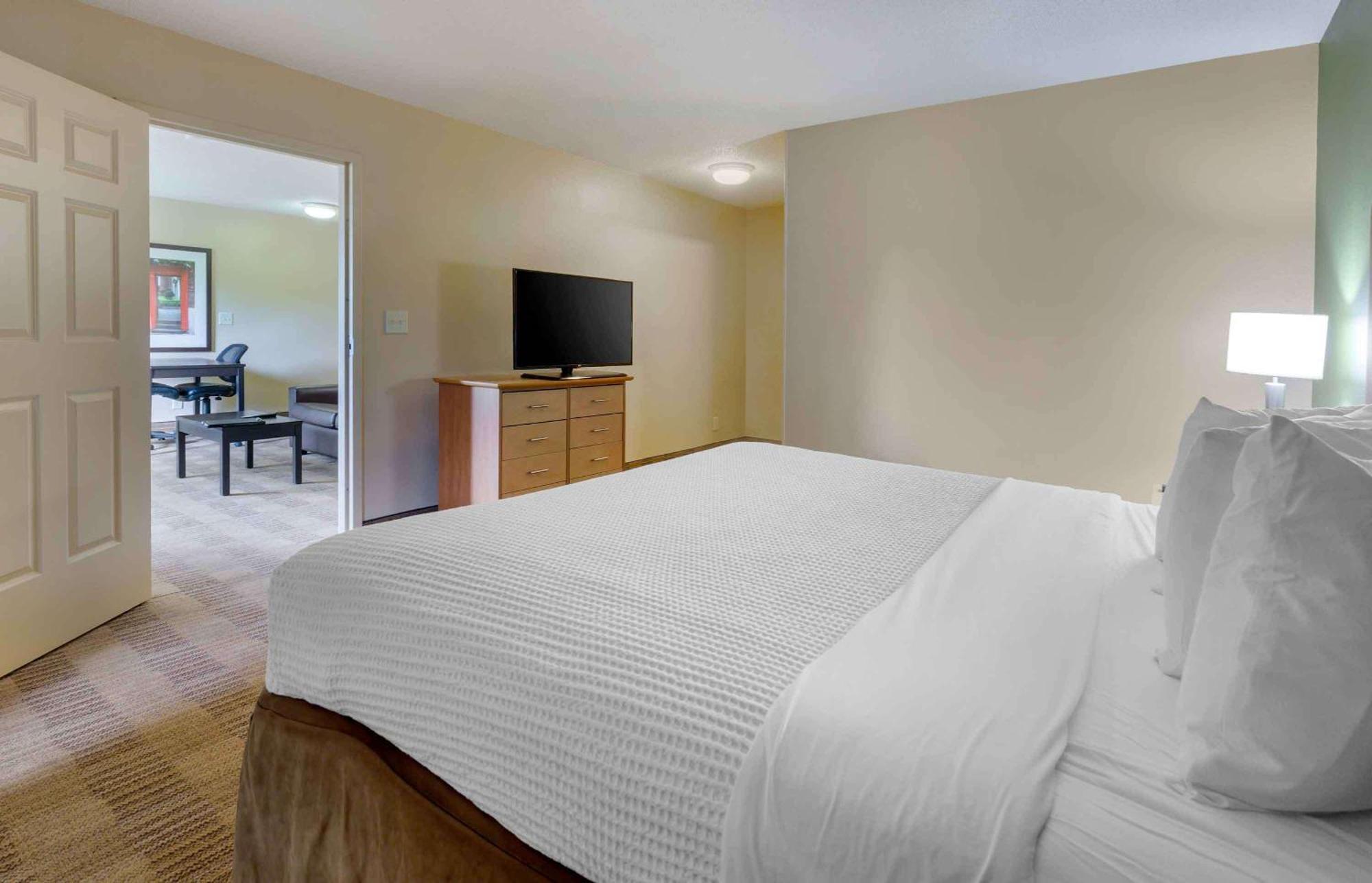 Extended Stay America Select Suites - Raleigh - Rtp - 4610 Miami Blvd Дарем Экстерьер фото