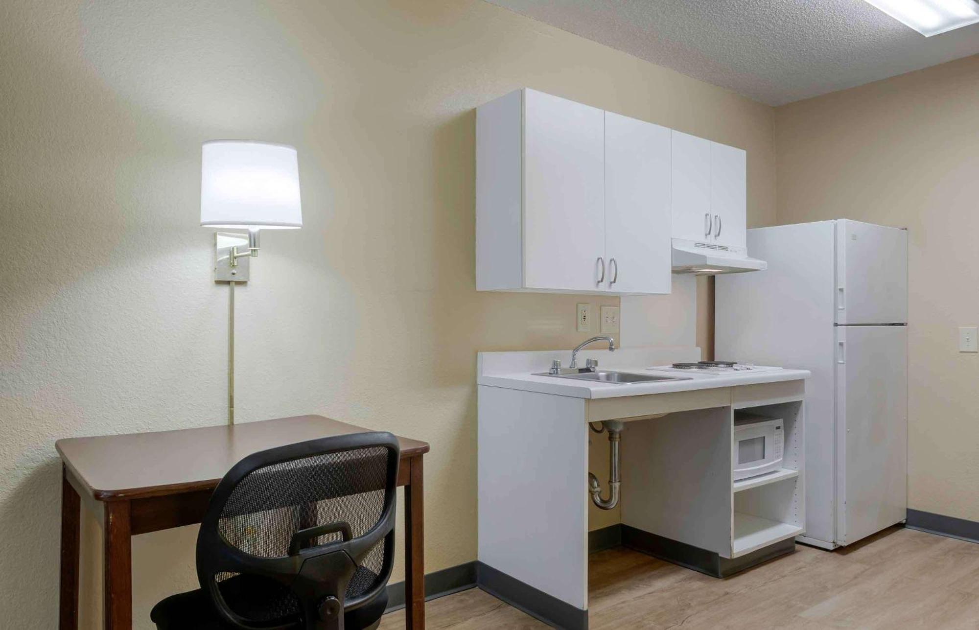 Extended Stay America Select Suites - Raleigh - Rtp - 4610 Miami Blvd Дарем Экстерьер фото