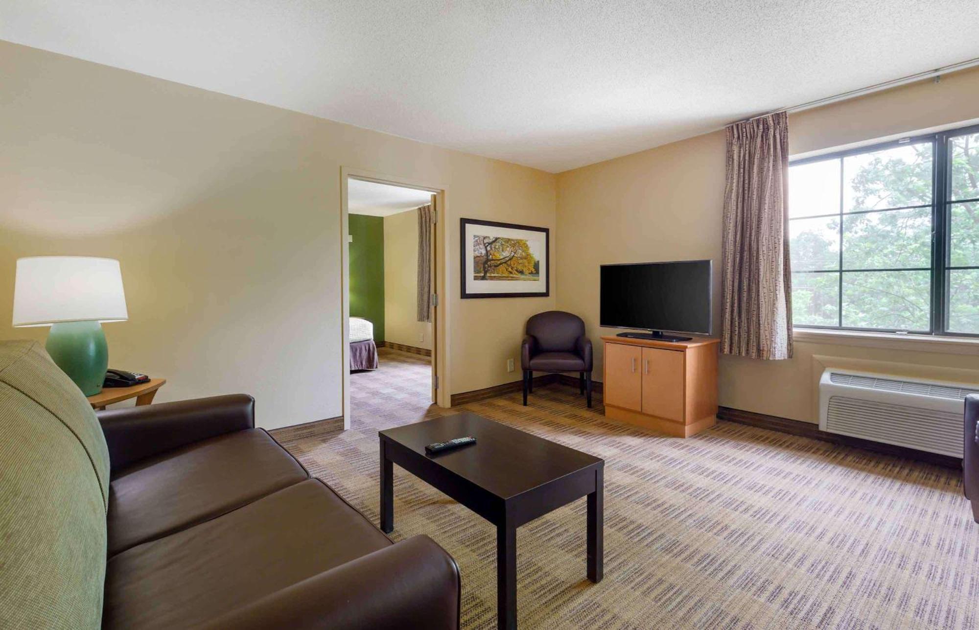 Extended Stay America Select Suites - Raleigh - Rtp - 4610 Miami Blvd Дарем Экстерьер фото