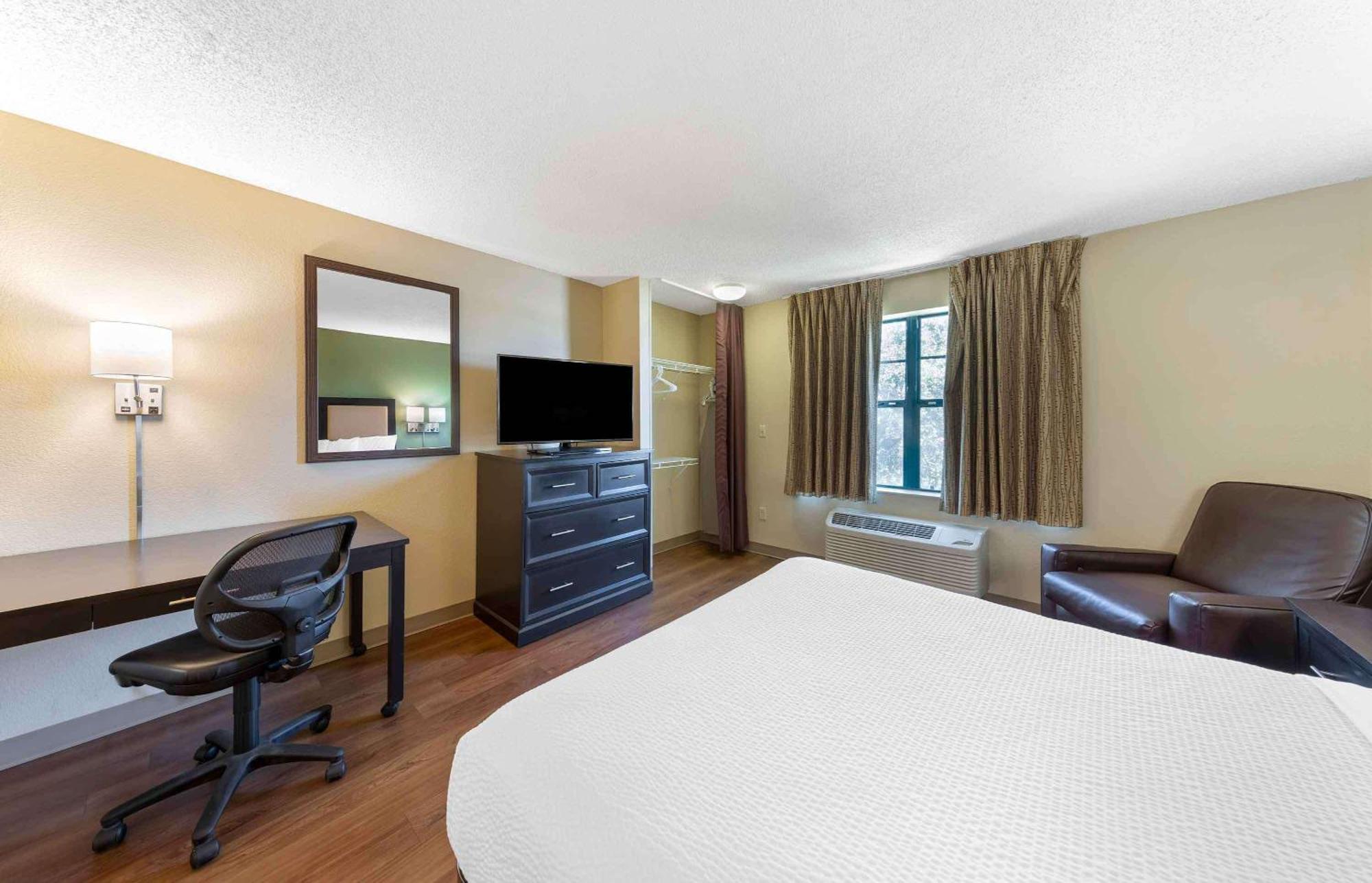 Extended Stay America Select Suites - Raleigh - Rtp - 4610 Miami Blvd Дарем Экстерьер фото