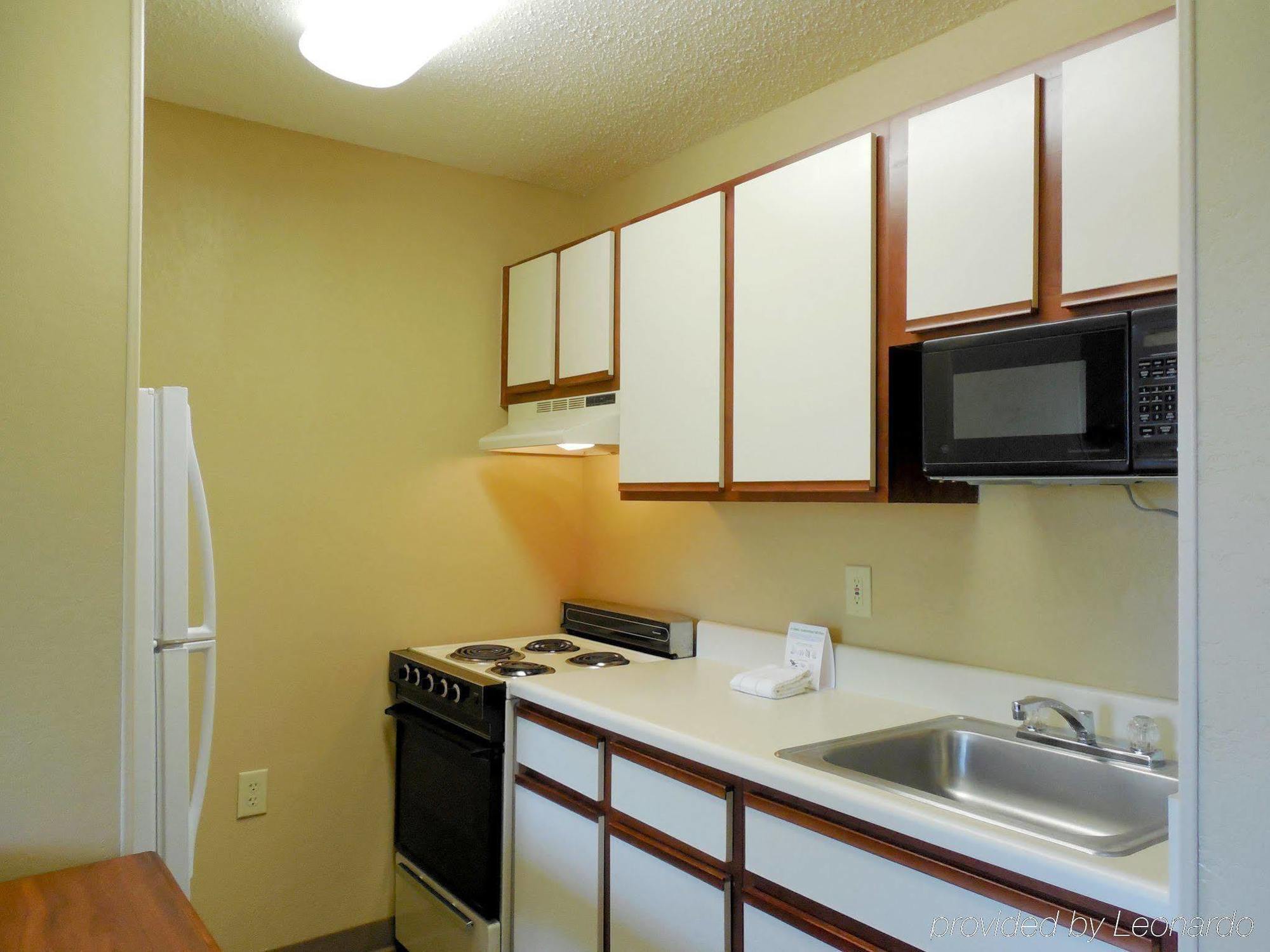 Extended Stay America Select Suites - Raleigh - Rtp - 4610 Miami Blvd Дарем Экстерьер фото