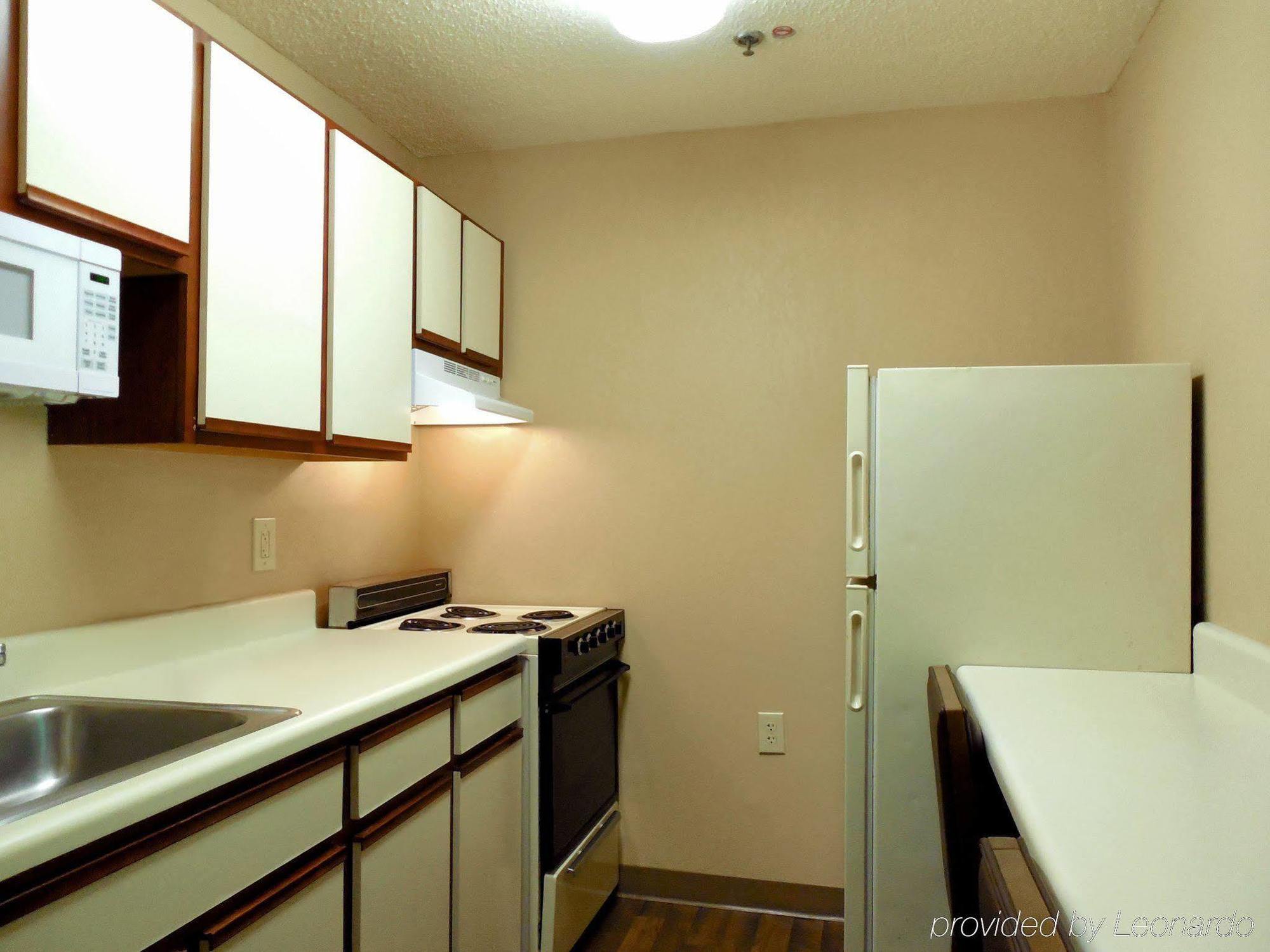 Extended Stay America Select Suites - Raleigh - Rtp - 4610 Miami Blvd Дарем Экстерьер фото